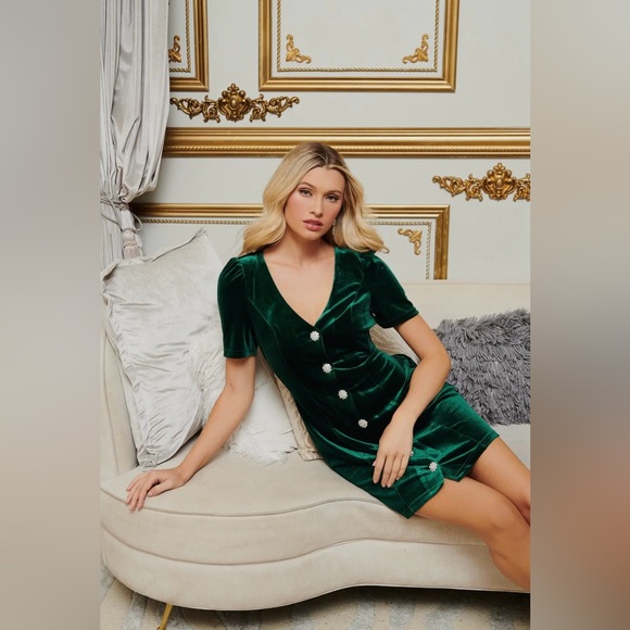 Beautiful green velvet dress for Christmas / holiday parties - Picture 2 of 6